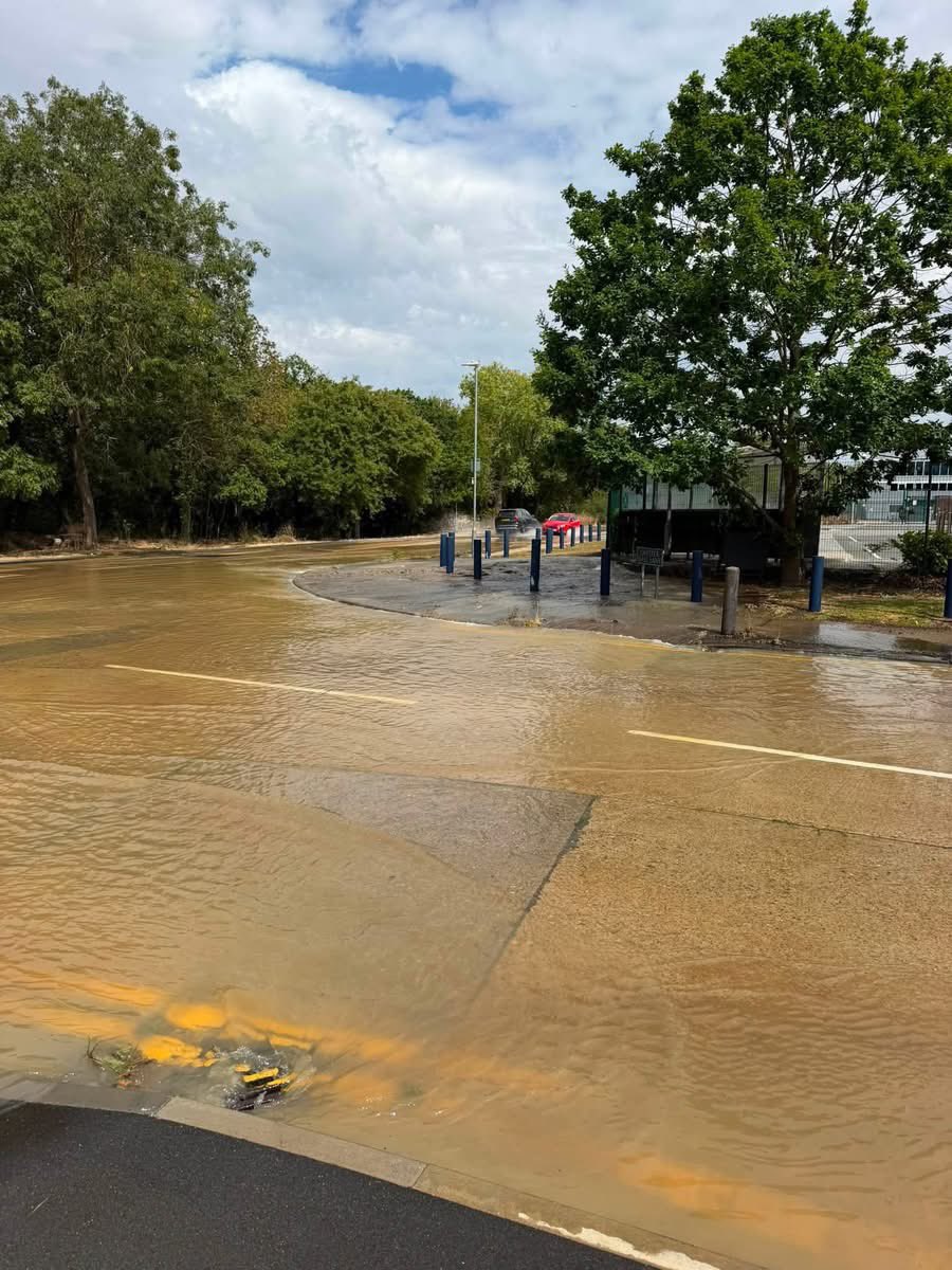 sirrah1972's tweet photo. @eswater_care reported 15 min ago. And somebody else reported nearly 2 hours ago. Water is flowing like a river at the end of Chester hall lane Basildon. It’s bad real bad &amp; will affect surrounding businesses. Urgent attendance is needed https://t.co/lvWAuUTRnL