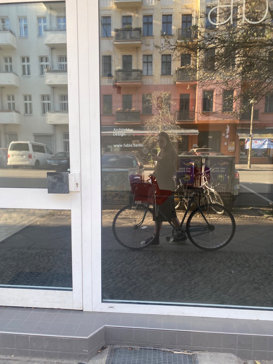 daily__nuisance's tweet photo. I was 25, I had just moved to Berlin, and was figuring it all out https://t.co/SUX5j54g3y
