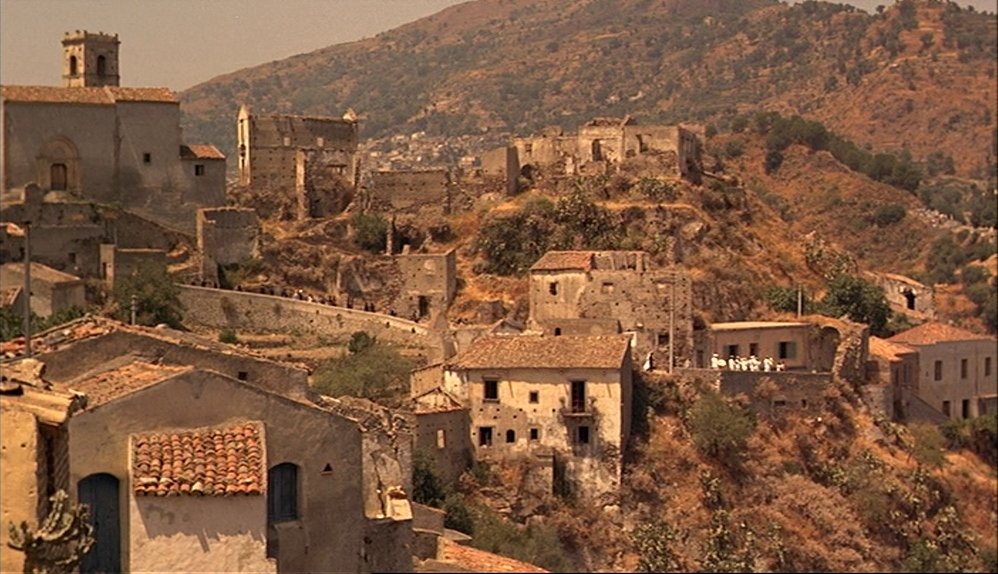 cinevow's tweet photo. The cinematography of The Godfather, 1972 (DP: Gordon Willis) https://t.co/LEC8ZwzvlX