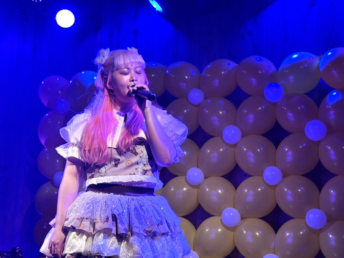 yumimimi103's tweet photo. 今日は優希野ちゃんのバースデーライブ、らんちのお時間のみですが行ってきました〜🍽️

相変わらずの可愛い衣装に包まれて、ライブ中もとっても楽しそうでした🐻

改めてお誕生日おめでとう〜🎂🎈 https://t.co/bzQvV7EZpd
