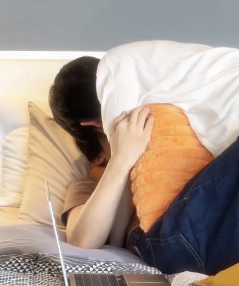 HruxXchi32787's tweet photo. อะไรว่ะๆๆๆๆๆๆ ใครสอนให้ถ่ายมุมนี้ มันฟิน🫪😭😭😭😭🫪 https://t.co/XDdtckv63i
