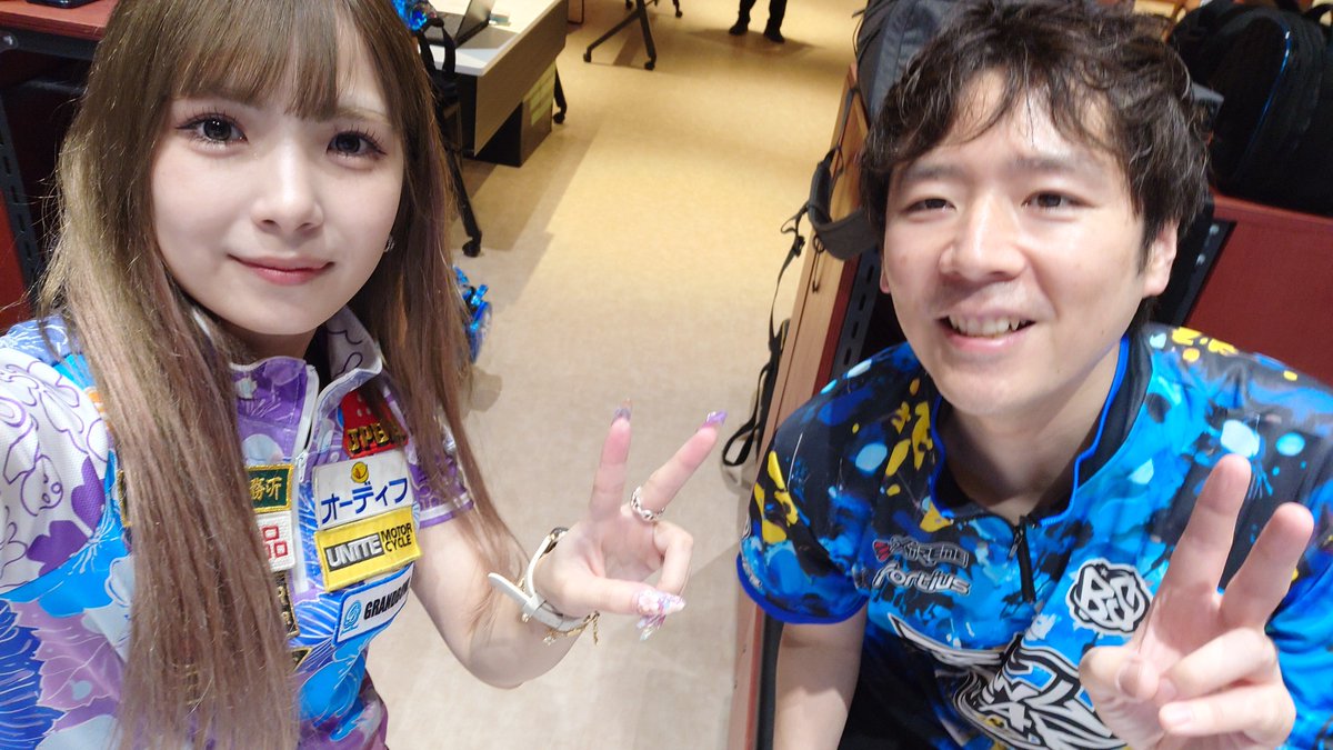 ishinon0912's tweet photo. ボウリングラボマーキュリーオープン記念チャレンジでりんかちゃんと同BOXで279を出せて前半3位入賞できて、シングルボウルバッグもらえて嬉しかったです✨後半も613でプラスできて楽しい1日でした✨また、よろしくね🎳

#太琳華プロ
#ハマボール
#ボウルスター https://t.co/TErNyaOtVq