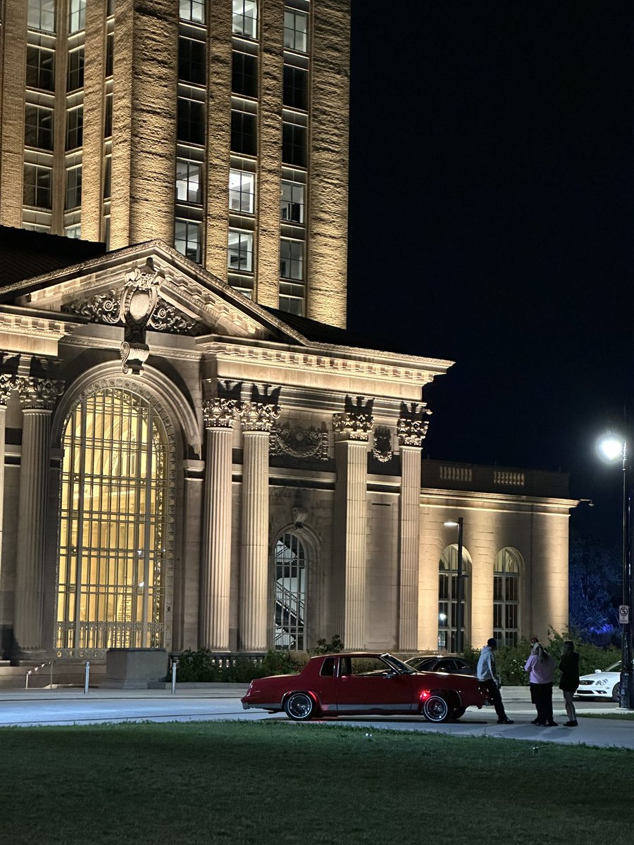 fmaplesphotog's tweet photo. A few photos from Michigan Central in Detroit last night. I still can’t believe how beautiful this building is. 📸 https://t.co/3UPwPYFn6m