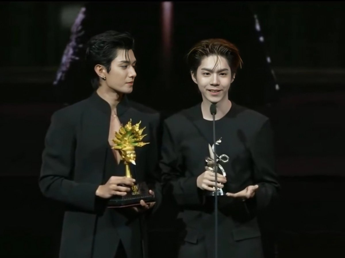 cheesemistry's tweet photo. FROM THIS                                  TO THIS

NetJJ Golden Carpet #NakaratAwards2026xNetJJ https://t.co/g8ckARb0Mh