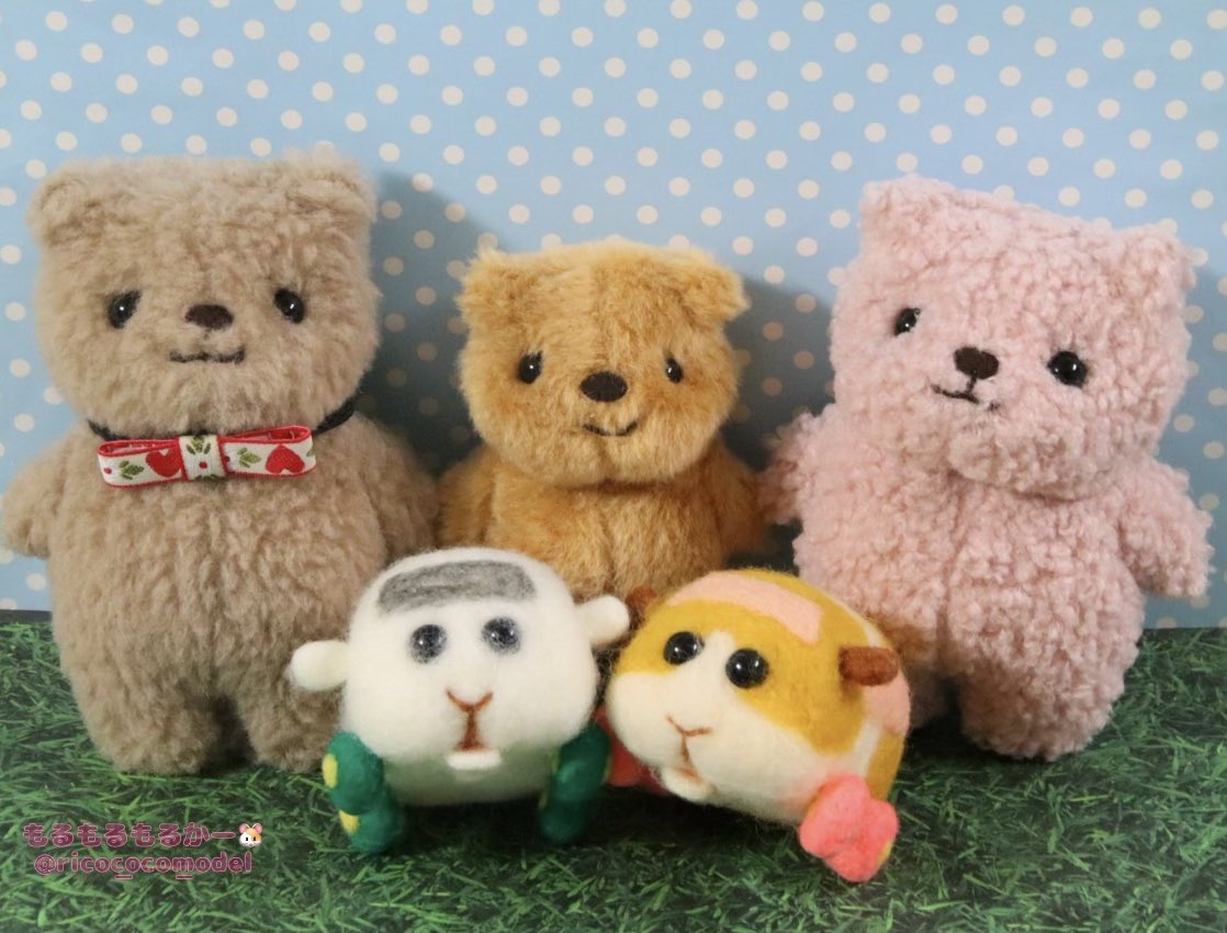 rico_coco_model's tweet photo. ギャラリーくまっぷさんへ🐻久しぶりにくまっぷちゃんと作り手さんにお会いできて我が家ボヘちゃんとモルカーも嬉しそう💕新しいくまちゃんたちもお迎え💕
リュックに入って一緒にお出かけスタイルも可愛い😍ギャラリーは素敵な空間でした✨
「沢山のくまちゃんとお友達になって楽しかったプイ🧸✨」 https://t.co/4whS0K7PY0