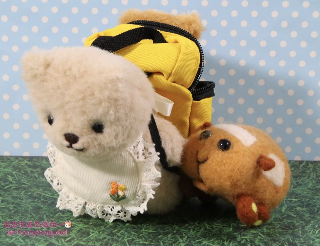 rico_coco_model's tweet photo. ギャラリーくまっぷさんへ🐻久しぶりにくまっぷちゃんと作り手さんにお会いできて我が家ボヘちゃんとモルカーも嬉しそう💕新しいくまちゃんたちもお迎え💕
リュックに入って一緒にお出かけスタイルも可愛い😍ギャラリーは素敵な空間でした✨
「沢山のくまちゃんとお友達になって楽しかったプイ🧸✨」 https://t.co/4whS0K7PY0