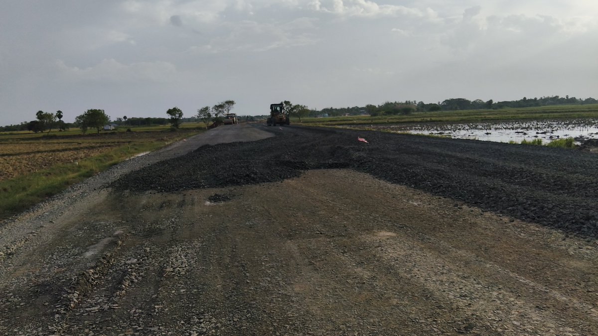 KRD_forum's tweet photo. Valangaiman Bypass 🏗️

🛣️ Highway: Kumbakonam - Adhirampattinam State Highway 66

📍 Starting Point & Location: Madakudi
🗾 https://t.co/HxyMbfmMHA

📍 End Point: Semmangudi
🗾 https://t.co/wBxYRGU5aC

Between Madakudi and the Kudumurutti River, work is progressing at a somewhat slow pace.

Between the Kudumurutti River and Semmangudi, work is progressing at a brisk pace. Land leveling is almost complete.

For the entire project, approximately 80% of the land leveling is complete, and culvert work is 80% finished.

No work has commenced yet for bridges across Kudumurutti and Sullanar river.

Hindrances: Yes (3 private structures and 1 government structure)

Utility Relocations Needed:

🚧 Around 5 electric poles need to be shifted.
🚧 EB wires need to be elevated in 4 locations.
🚧1 distribution transformer needs to be relocated.

 📈 Overall Progress: 50%

#Kumbakonam #Valangaiman