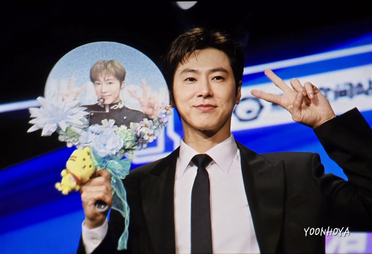 YOONHOYA_COM's tweet photo. 260809 윤호 마카오 팬사인회(1)

#유노윤호 #정윤호 #UKNOW #TVXQ! https://t.co/Z0qVooPOWO
