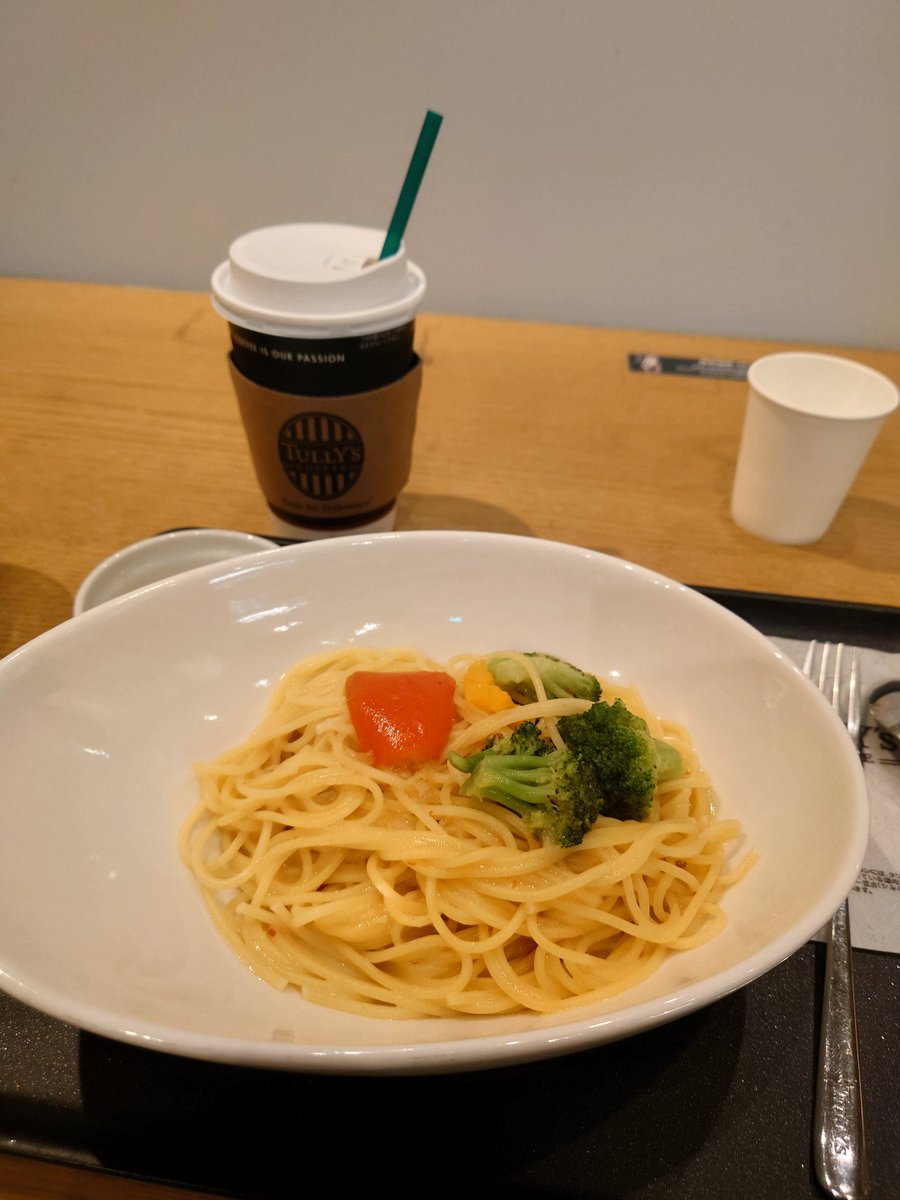 LunaAiduki's tweet photo. 今日のお昼ご飯🥗🍝🥤 https://t.co/x2HzRsCi3m