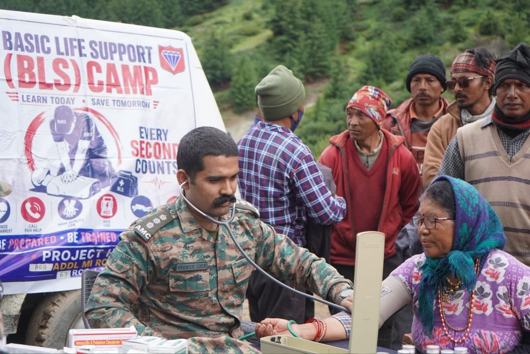BROindia's tweet photo. #BROIndia #DeshKaBRO #ProjectHirak #MedicalCamp #PreventiveHealthcare

🇮🇳 *Where roads end, BRO's service continues.* 

In the remote Darma Valley of Kumaon, the Karamyogis of 765 BRTF, Project Hirak@BRO went beyond infrastructure to touch lives by conducting a Basic Life Support (BLS) Training & Medical Camp.

Empowering border communities with lifesaving skills and delivering essential healthcare, BRO remains committed not only to connecting remote regions but also to caring for the people who call them home.

💙 Building roads. Saving lives. Serving the Nation.

"श्रमेण सर्वं साध्यम्" 🇮🇳
@rajnathsingh 
@SethSanjayMP 
@pushkardhami 
@SpokespersonMoD 
@adgpi 
@PIB_India 
@ians_india 
@ANI