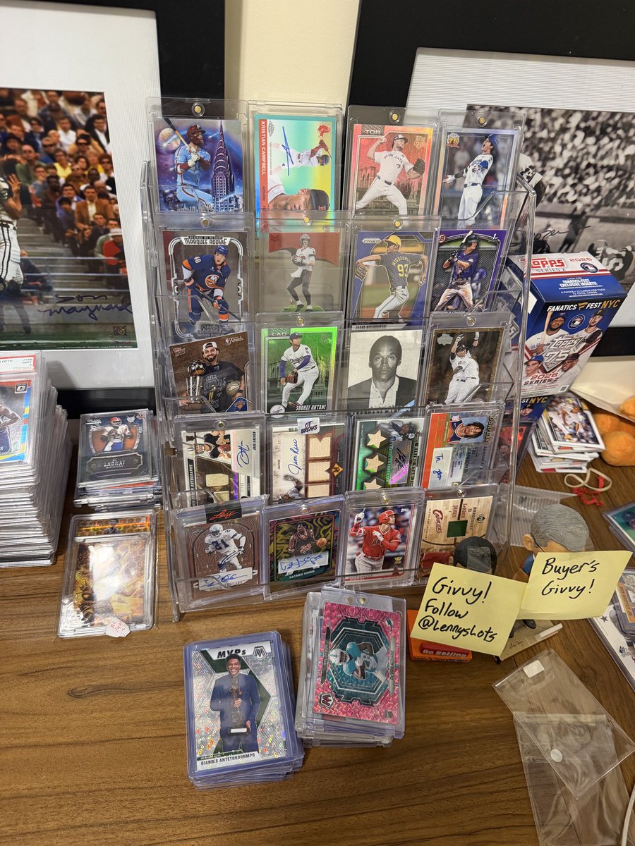 LennysLots's tweet photo. @3bangerbreaks Autos, very low numbered (1/1s and a lot of less than /100), jersey cards, SP’s, bats, Rookie Cards, case hits and anything you can think of

https://t.co/rIFPSa8GoT https://t.co/c7jXPt82pS
