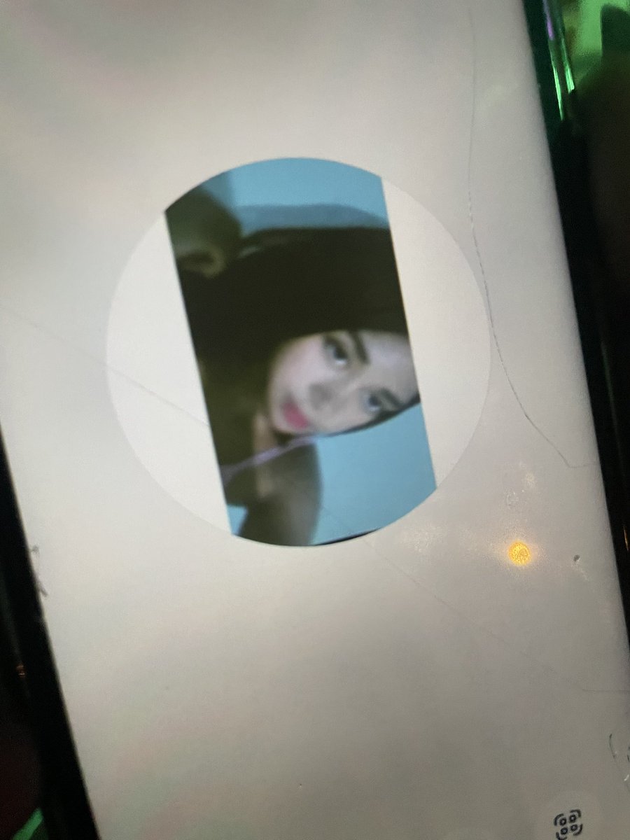 kkharrys's tweet photo. ontem eu CHOREI de de rir quando evellise foi me mostrar uma coisa no instagram e me disse que todos os perfis que não tem foto de perfil aparece essa menina aleatória em todos os icons e ela não sabe quem é a menina https://t.co/ztfPfrH3IP