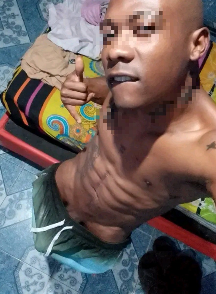 chamopzo's tweet photo. #Aporte aquí les traemos a este negrito privado de libertad  ( preso) feo de cara pero con su wevo grande y grueso muy caliente le gusta Cuca y culito de gays . https://t.co/hx0HOHOWpE
