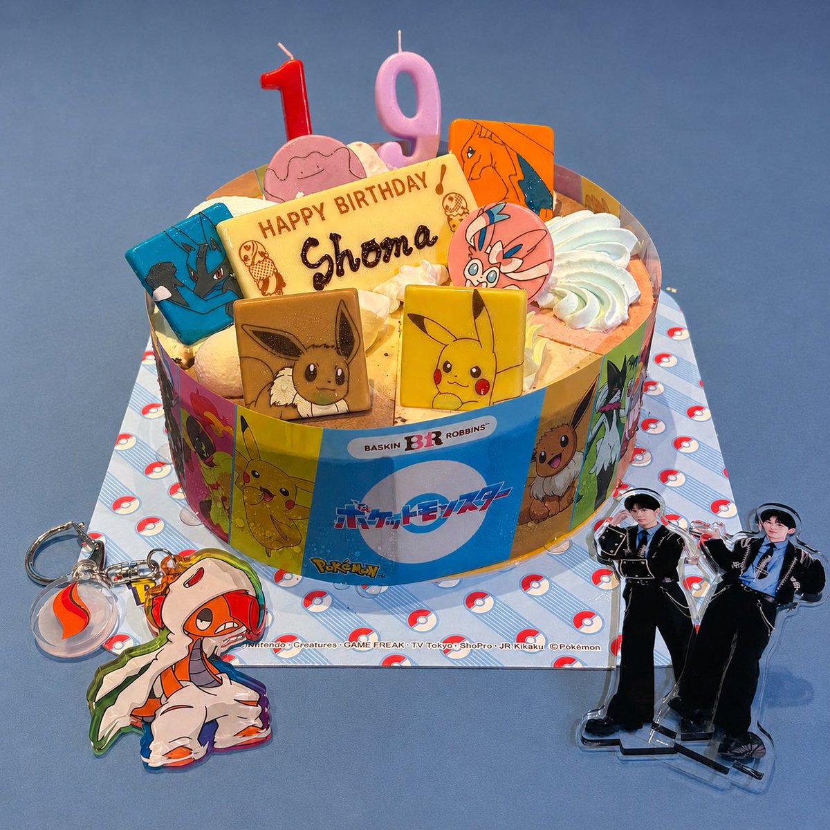 OHSAKI_SHOMA's tweet photo. 大﨑翔真くん19歳の誕生日おめでとうでした⭐️
今までちゃんと２週間前くらいには準備終わってツイートする準備してたのに初めて出遅れた（）お祝いするのももう４回目✨絶対来年も再来年もお祝いしたいな✨これからもずっといっしょー！
#大﨑翔真 @shoma4nf4ohsaki https://t.co/UHSJv1rPwy