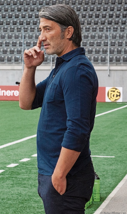 Garmadder's tweet photo. casually s*xualising older men again but....... les plus grands mathématiciens du monde ont démontré que les courbes qu'on aperçoit ci-dessous sont égales https://t.co/5pMT4r1T7e