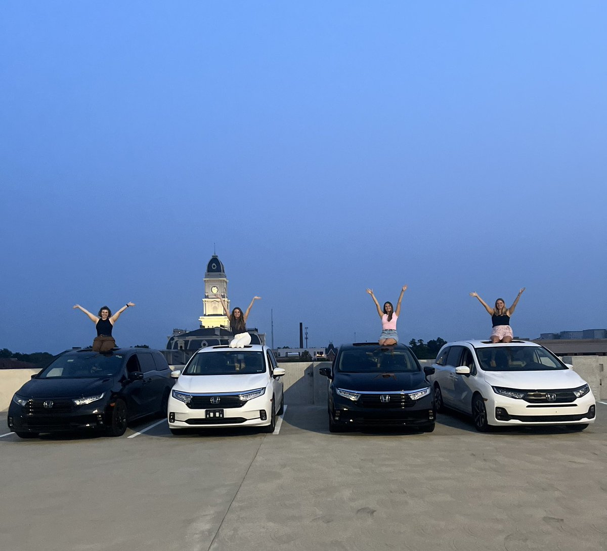 m_vanderrody's tweet photo. High school girlies to Honda mommies 💅 ✨ 

@Honda @gl_honda @GurleyLeep #honda #hondaodyssey #vanmoms #elkharthigh https://t.co/oqOtyHPYF5