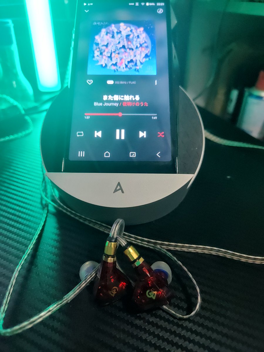 msin_c's tweet photo. trifecta crimsonさん、そういえば3.5mmシングルエンドを聴いてなかったなぁと言う事で、ペロペロ中。

想像はできたけど、出だしの印象はかなり良き。 https://t.co/vuwbjg5zZh
