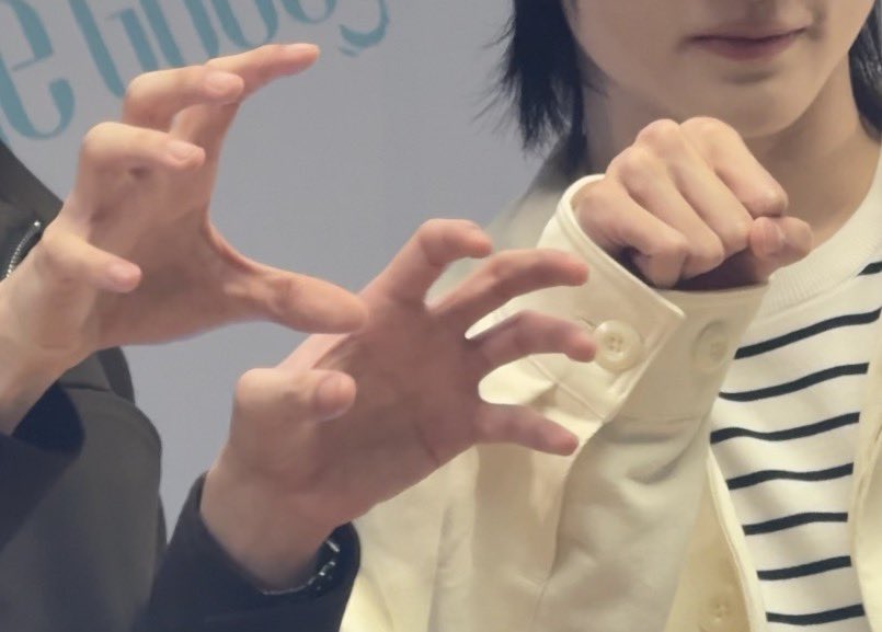 babyjouan's tweet photo. Size diff (n.)

⋆་༘ #petereeonn | #สิงโต3D https://t.co/Ax3tDhLALv
