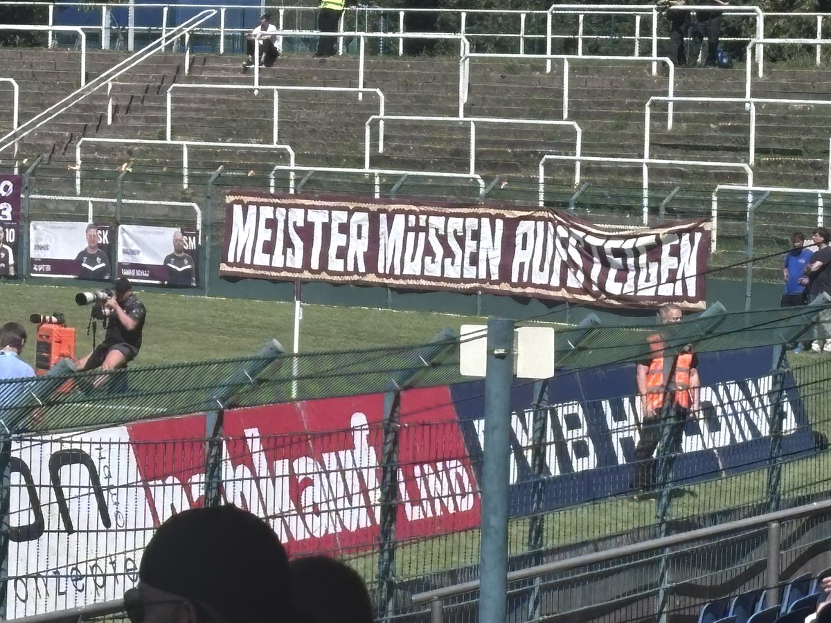 renelauberlin's tweet photo. Sonntagnachmittag im #Sportforum beim Herzensverein @BFCDynamo
#fananwalt #beimfananwalt #sportforumbleibt #meistermüssenaufsteigen https://t.co/xOdo79g7KR
