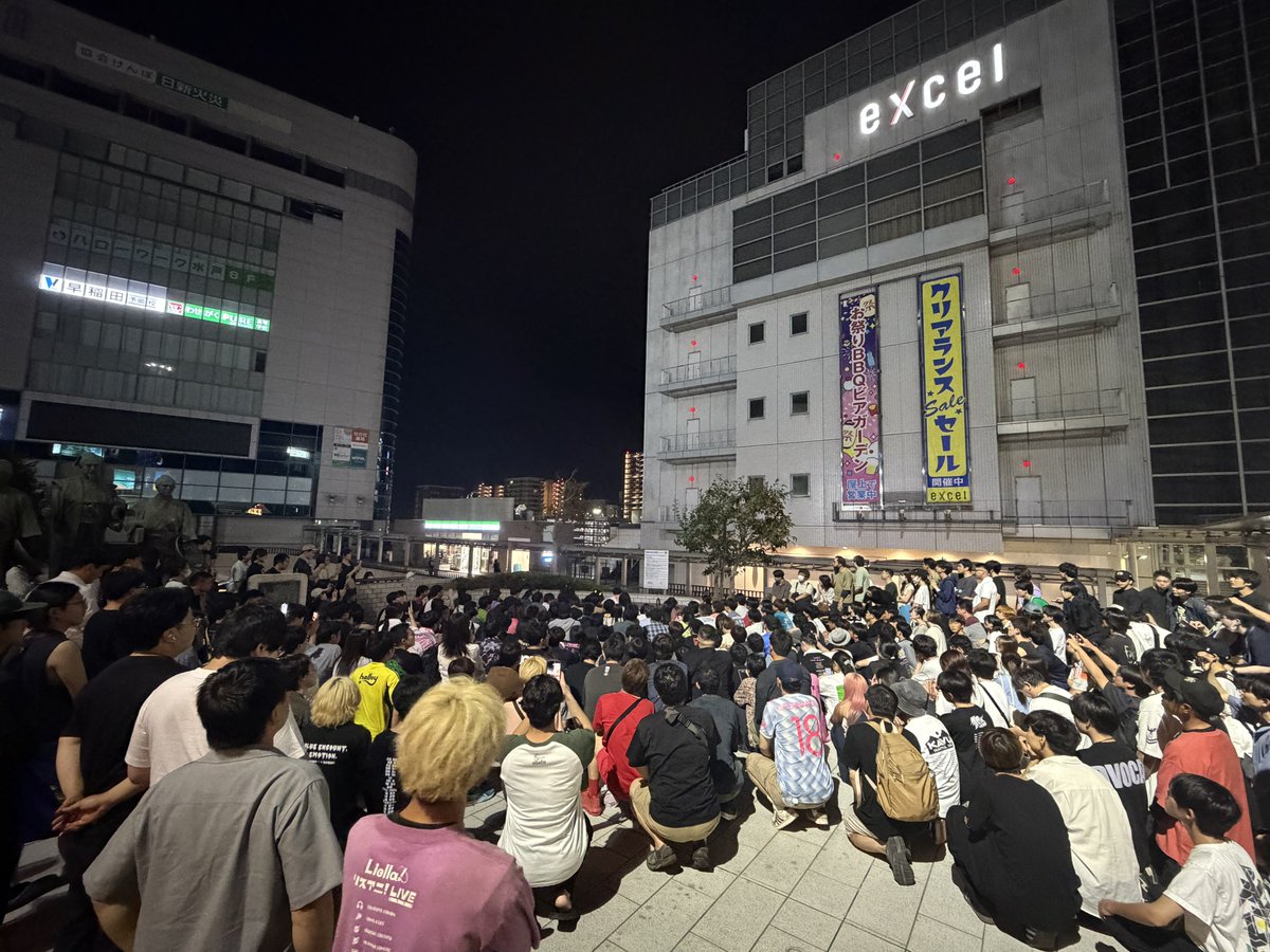 ryo_992's tweet photo. オーイシマサヨシな夜@水戸駅
警察来て解散。すげー人。 https://t.co/U8rVM9NVm9