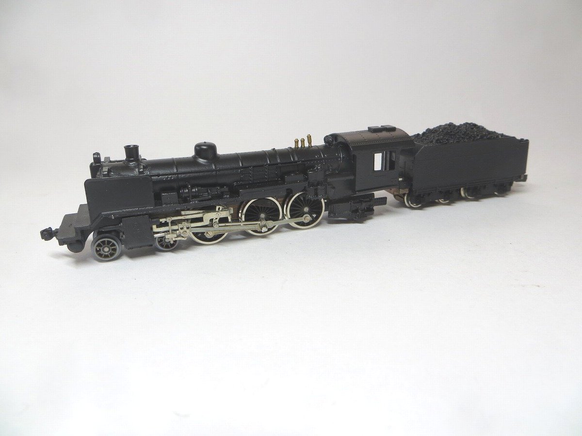 9289el's tweet photo. 通常品は他の機種と同じで本体がホワイトメタルですが、流線型は真鍮製です。

先台車、従台車はスポーク車輪です。
テンダー台車はプレート車輪です。

通常品はデフが装着されていますが、デフなしの物が発売されていたようです。
何度かオクに出品されていました。

↓ https://t.co/UWXYmjbIOe