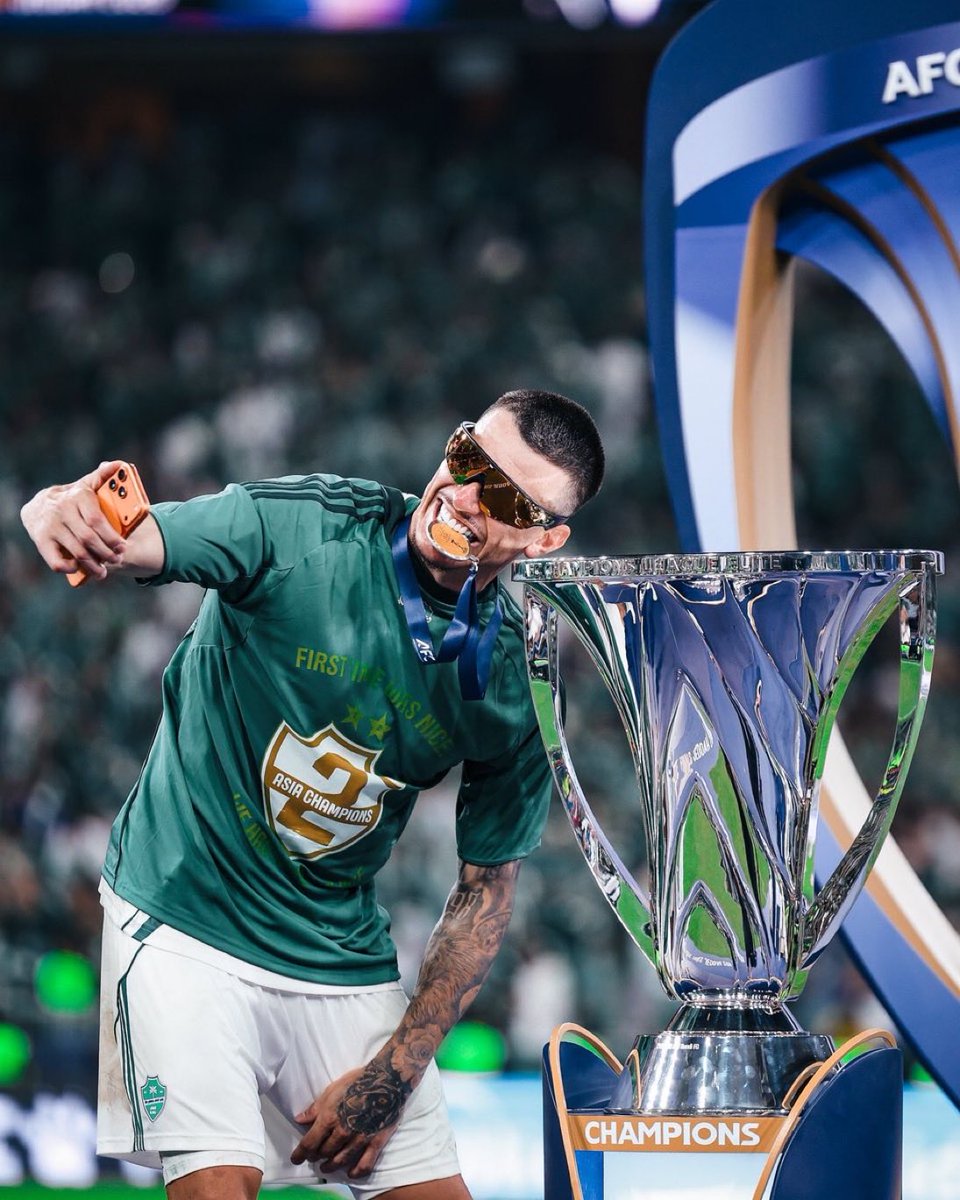 jjrkl's tweet photo. التجديد لايبانيز خبر كان ينتظره الاهلاويين قبل ذهاب اللاعب لكأس العالم بعد اللي صار مع ماتياس صار يخاف الاهلاويين على مكتسبات ناديهم

التجديد لايبانيز ما لاحد فيه فضل ولا منّه الفريق يحتاج صفقة لاعب محور ومواليد على أعلى مستوى وظهير أيمن الخانه فارغه بوجود محمد عبدالرحمن https://t.co/ut0dX5OEZ2