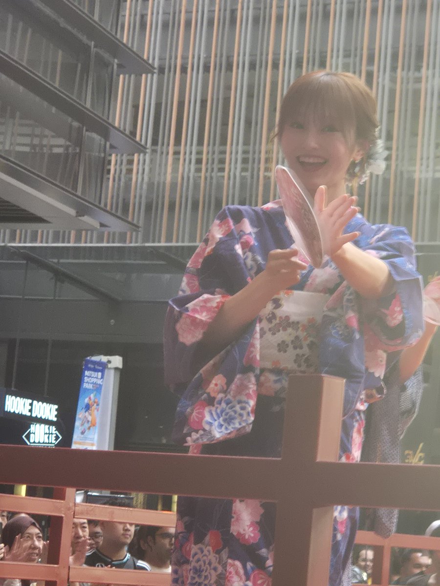 YoorimSoftie's tweet photo. Yamamoto Sayaka in Malaysia Day 3~

In a different yukata today too!

画質は悪いけど、彩ちゃんが可愛いから許して！www

後でもっと画質の良いものを共有するので😅

#山本彩 https://t.co/meXgIcLHn4
