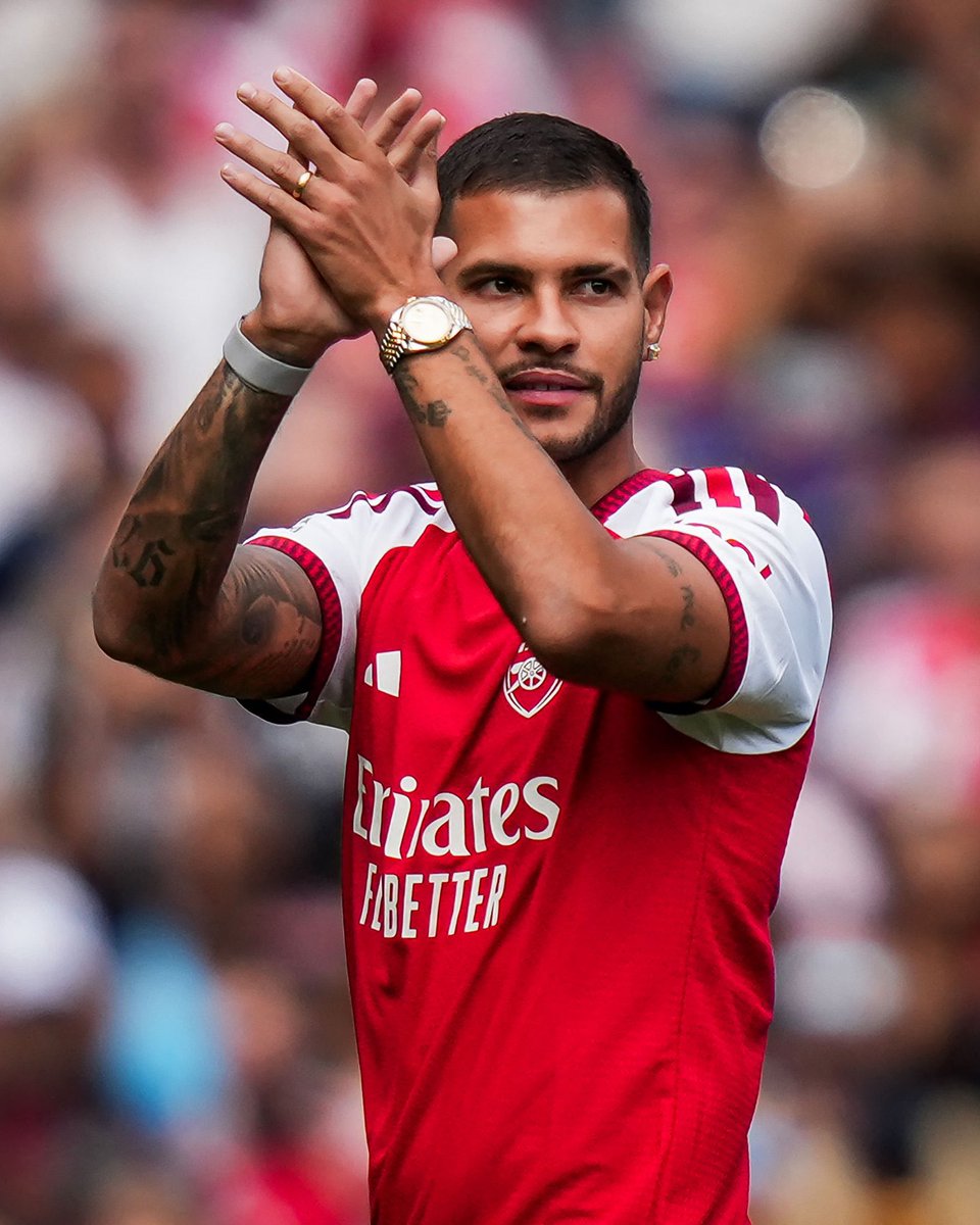 uwimaclarisse's tweet photo. Amakipe azirwazaaaa 🔥🔥

Arsenal present their new midfield maestro Bruno Guimarães at the Emirates 🪄

Bruno  Guimararaes yerekanwe kuri Emirates.

#Arsenalll https://t.co/iOg7ozRp6N