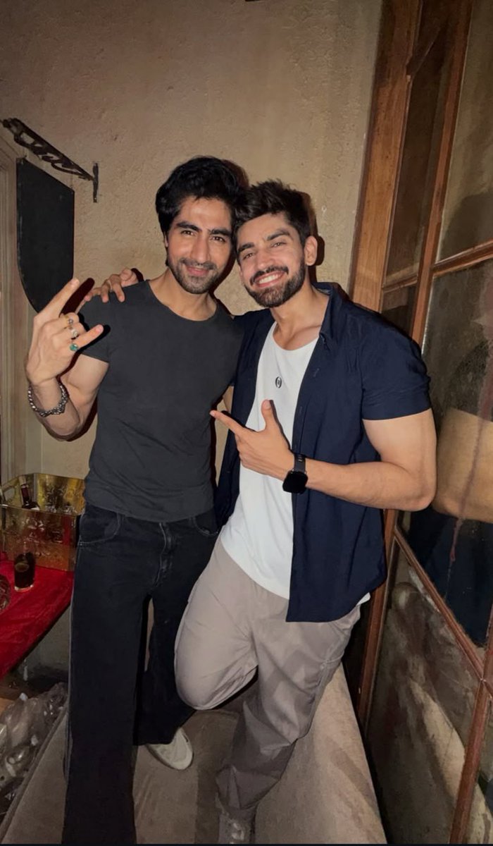 PawanP9945's tweet photo. The Most awaited reunion  I am looking for #avinashmishra and #harshadchopada the best brotherhood bond the real friends always stay together #kkk15 #khatrokekhiladi #lockupp2 #Avinashmishra #Harshadchopada https://t.co/diijSYkUsG