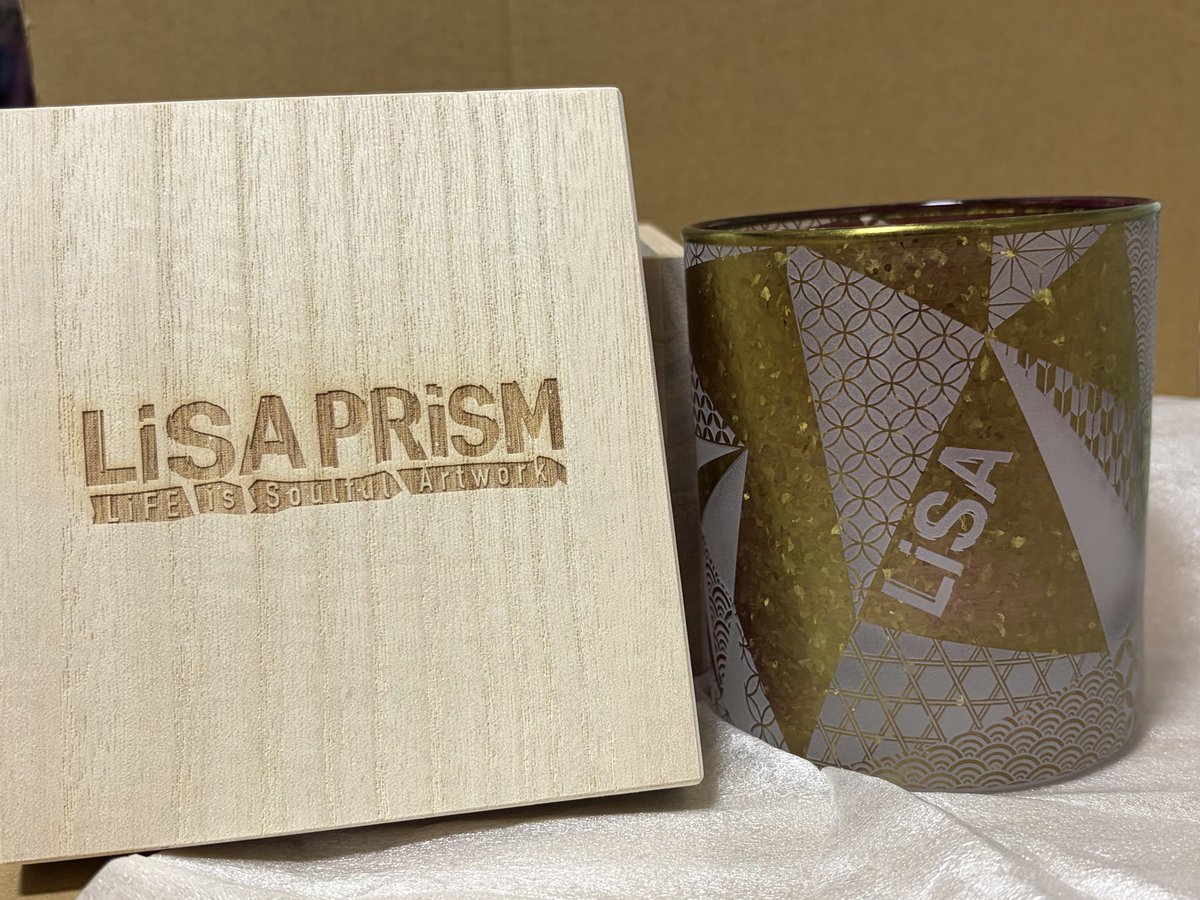 miranic_238's tweet photo. 身に覚えのない着払いが届くとの事で何かなと思ってたら、LiSA展で購入した美濃輝璃妓のグラスが届きました！

使いたいけど、勿体無くて使えない！どうしよう！！
#LiSAPRiSM https://t.co/0AgrZM71PX