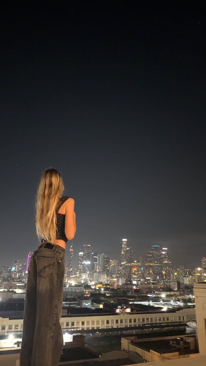saviisspoiledd's tweet photo. took photos in la tonight what do we think https://t.co/J8JngtK3s9