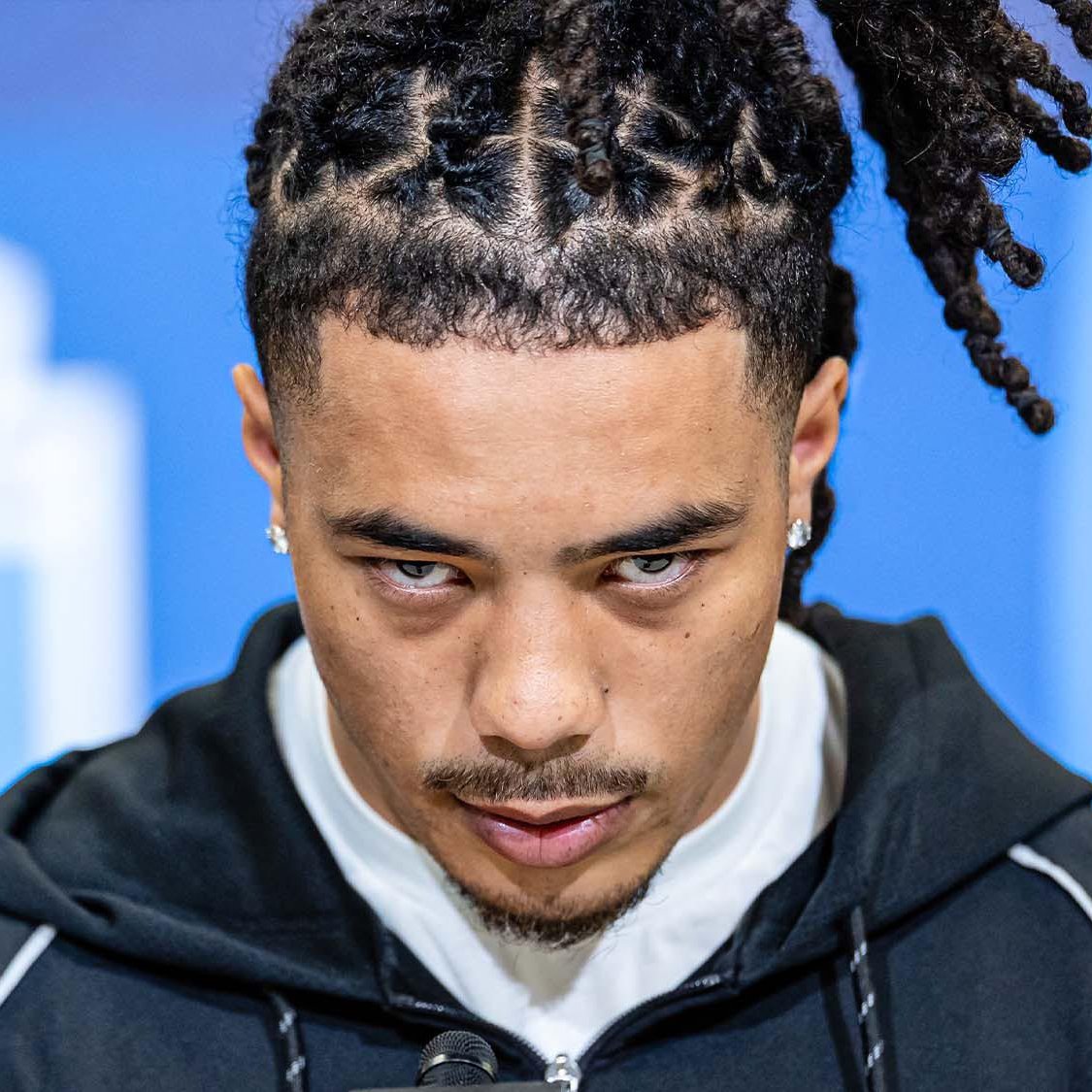 NFL_DovKleiman's tweet photo. Makai Lemon has an injury problem...🫣 https://t.co/onBAdC699j