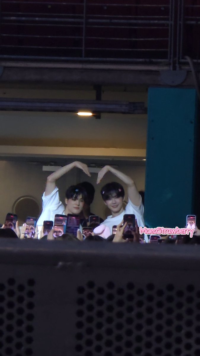 MaeoStrawberry's tweet photo. หัวใจคู่ เจโน่แจมิน น่ารักๆๆๆ 
#JENO #JAEMIN 
#NCTJNJM_FANMEETING_TOUR
#NCTJNJM_FANMEETING_TOUR_DUALITY
#NCTJNJM_FANMEETING_TOUR_IN_BKK
#NCTJNJM_FANMEETING_TOUR_BANGKOK https://t.co/9QKfeClbZk