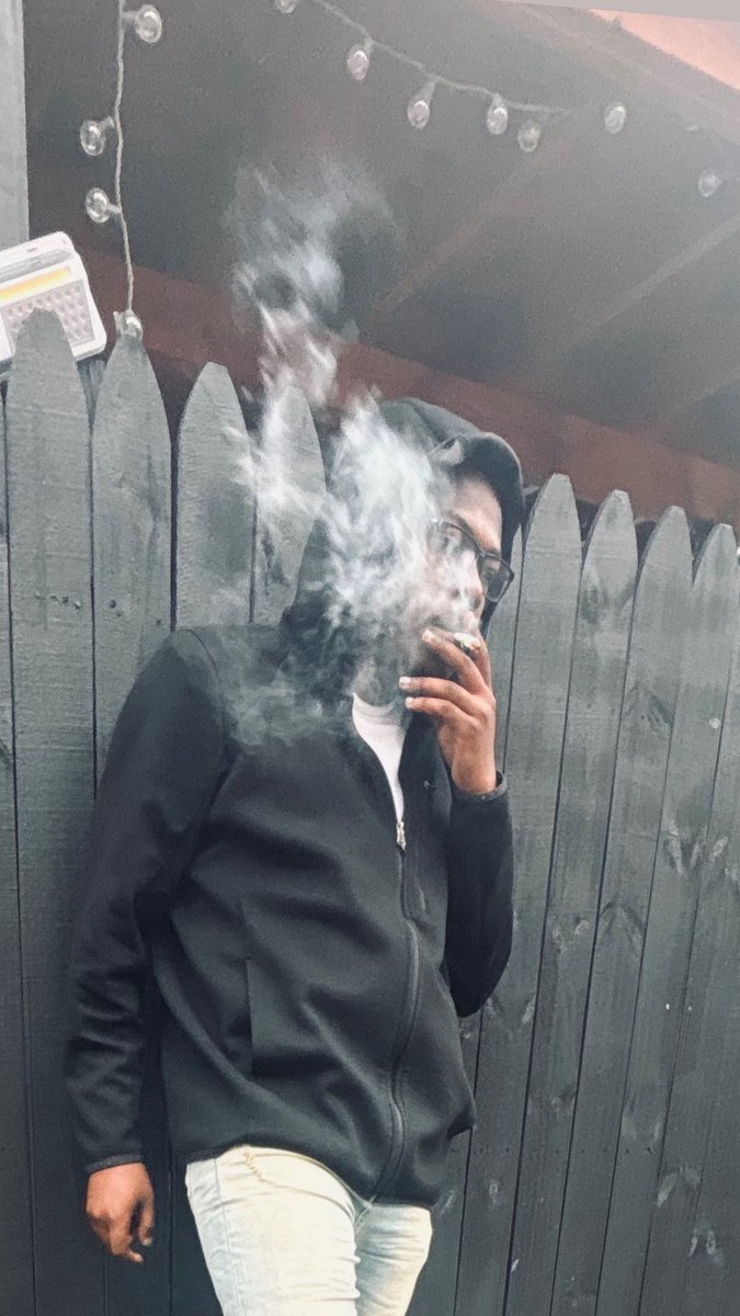sendparlayss's tweet photo. ain’t no friends in this business , cut throat competition https://t.co/rZYNdXAQdX