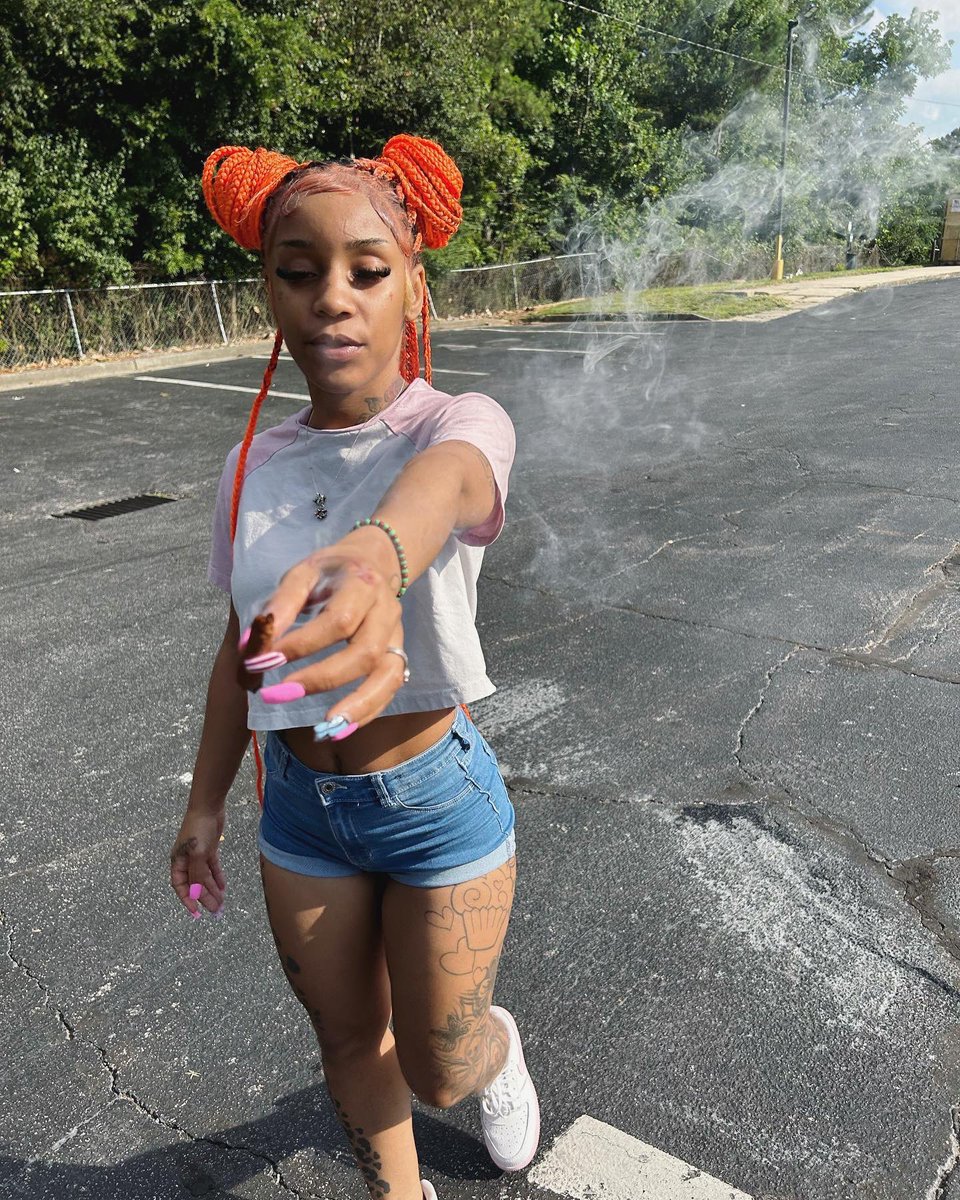 cutesexypinky's tweet photo. TS come smoke blunts wimme 💨🫣 https://t.co/EtgjLzYnXU