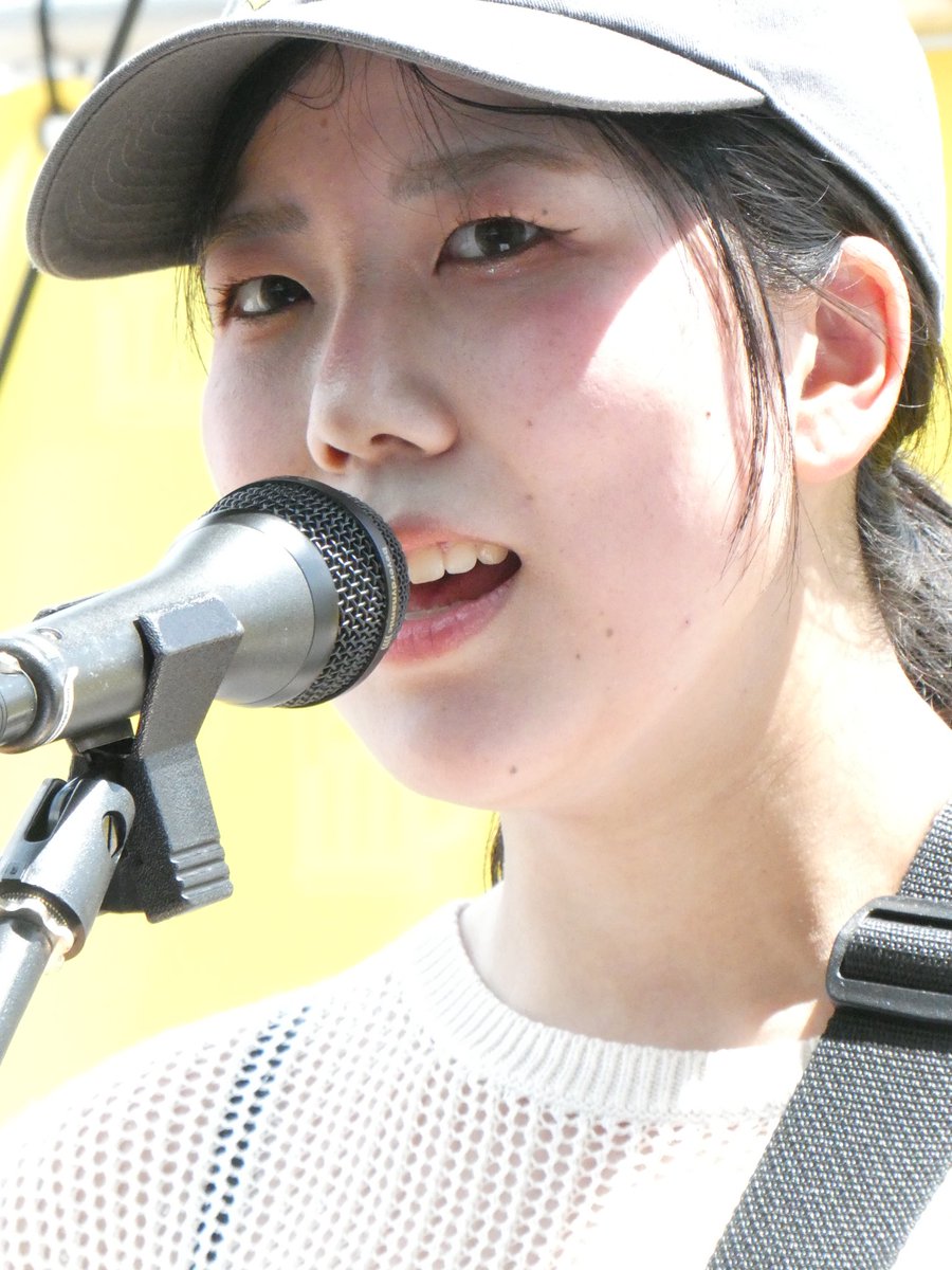 hitoshi4565's tweet photo. 今日は川崎でもバスカーでなく #直 ちゃんの出演するクラフトビール総選挙へ

強い日差しで直ちゃんも辛そうだし色々あった直ちゃんとしては期待以上の素敵なステージでした

本来ならビールも飲みたかったけどバイクなので我慢。川崎に馴染みのない直ちゃんには、今後バスカーや駅近ライブも期待です https://t.co/iG73kapZzS