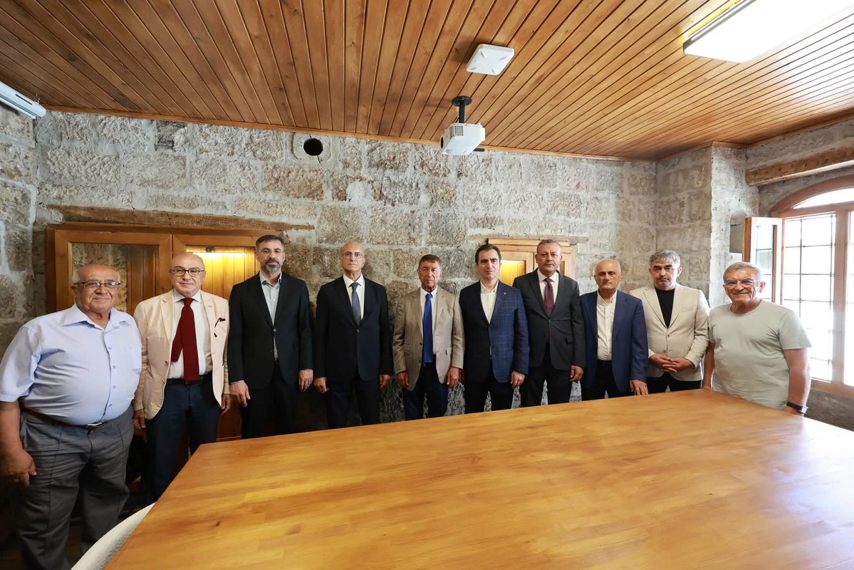 TekinBingolYeni's tweet photo. Babamız Cahit Bingöl’ün hatırasını yaşatmak ve Bitlis’e duyduğu bağlılığı gelecek nesillere taşımak amacıyla, BETAV’a bağışladığımız evimizin, Cahit Bingöl Kültür Evi’nin açılışını gerçekleştirdik.

Kültür, eğitim ve dayanışma alanında Bitlis’e değer katacağına inandığımız bu anlamlı yapının hayırlı olmasını diliyor; emeği ve katkısı bulunan herkese teşekkür ediyorum.