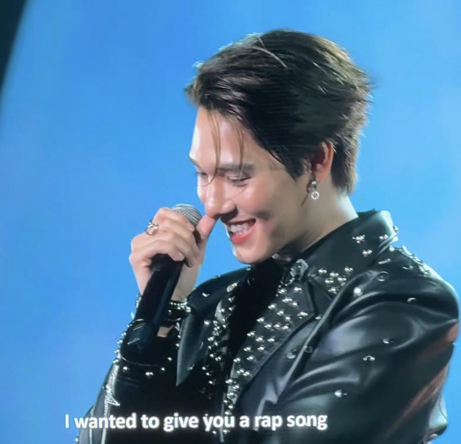 hirunslover's tweet photo. his smile when mark asked if he likes sky???? oh it’s so over for you my boy https://t.co/u391ZpW1H3
