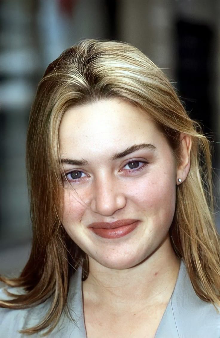 dipanshidubey01's tweet photo. Hollywood actress  Kate winslet ❤️

Kate Winslet doesn't just act, she makes you feel every heartbeat of the character...😍😍
With makeup 💄    without makeup 💄 

She is most beautiful actress 😍 ❤️ https://t.co/eJ73eV7DGz