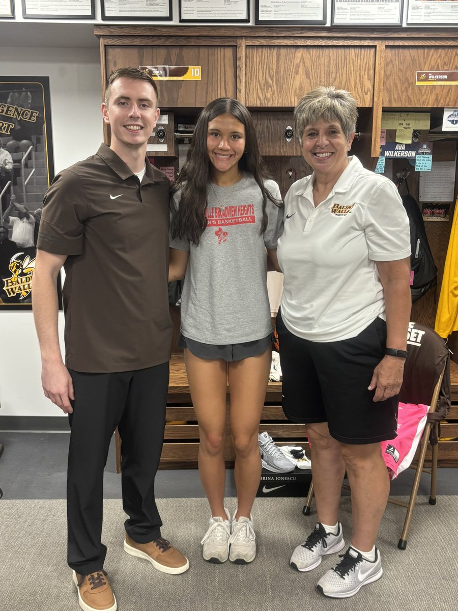 caiya_la21's tweet photo. Thank you Coach Harrer and Coach Oliver for an amazing tour of Baldwin Wallace! I loved learning more about BW’s incredible basketball program and culture! @CheriHarrer @StevenOliver013 @BW_wbasketball https://t.co/xj8SW4lpqb