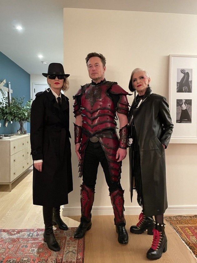 _elon867's tweet photo. We should dress in far more interesting ways than we currently do. https://t.co/AUYkjPvQ3V