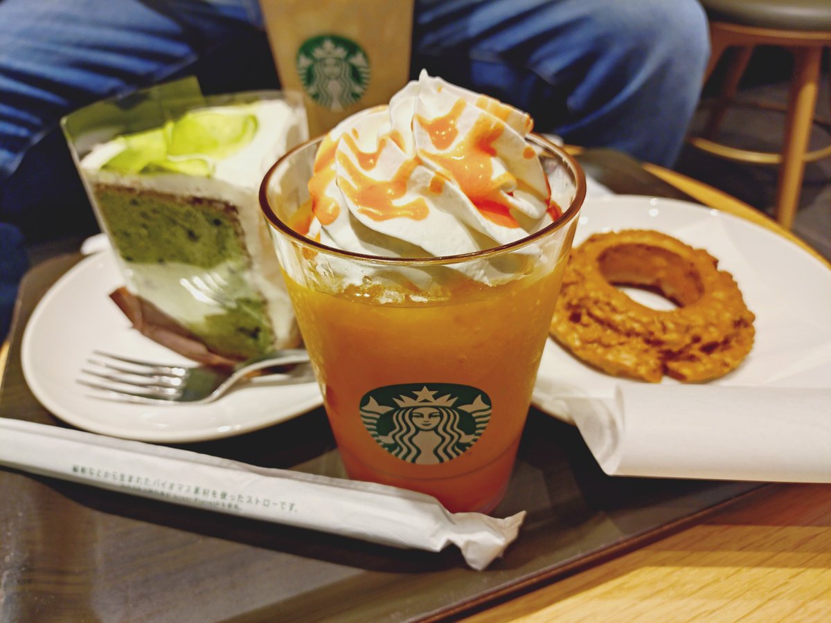 u4mou's tweet photo. 夕飯元々外食予定でしたが、お産対応でだいぶ遅くなったので、閉店時間遅い所でササッと食べて、デザートも😋💓色々リフレッシュしたから、明日からも頑張ろー。今月はお産予定あと３頭🐮✨ https://t.co/nKpSK98Zcp
