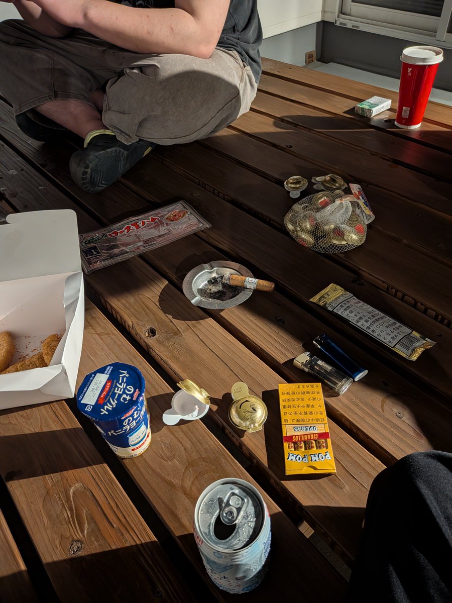 Enami555's tweet photo. chill🚬 https://t.co/4dRygJSqTD