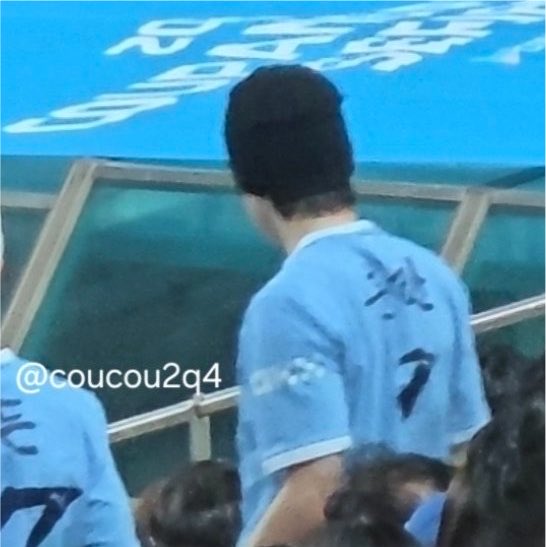yunotized's tweet photo. jaehyun is wearing a mancity jersey with haaland's name (written in hangul - 홀란) 😭😭😭😭😭😭😭

this is so funny to me like wdym jaehyun's bias is HAALAND https://t.co/ZlxwoQD7ai