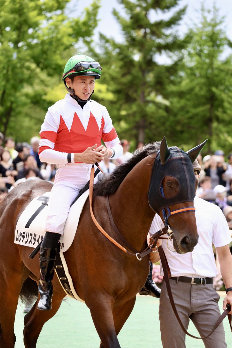 sb_uma_448's tweet photo. デビュー戦
 #札幌競馬場  #競馬  #ムッチリスタイル
  #岩田望来 https://t.co/ixPxluADz5