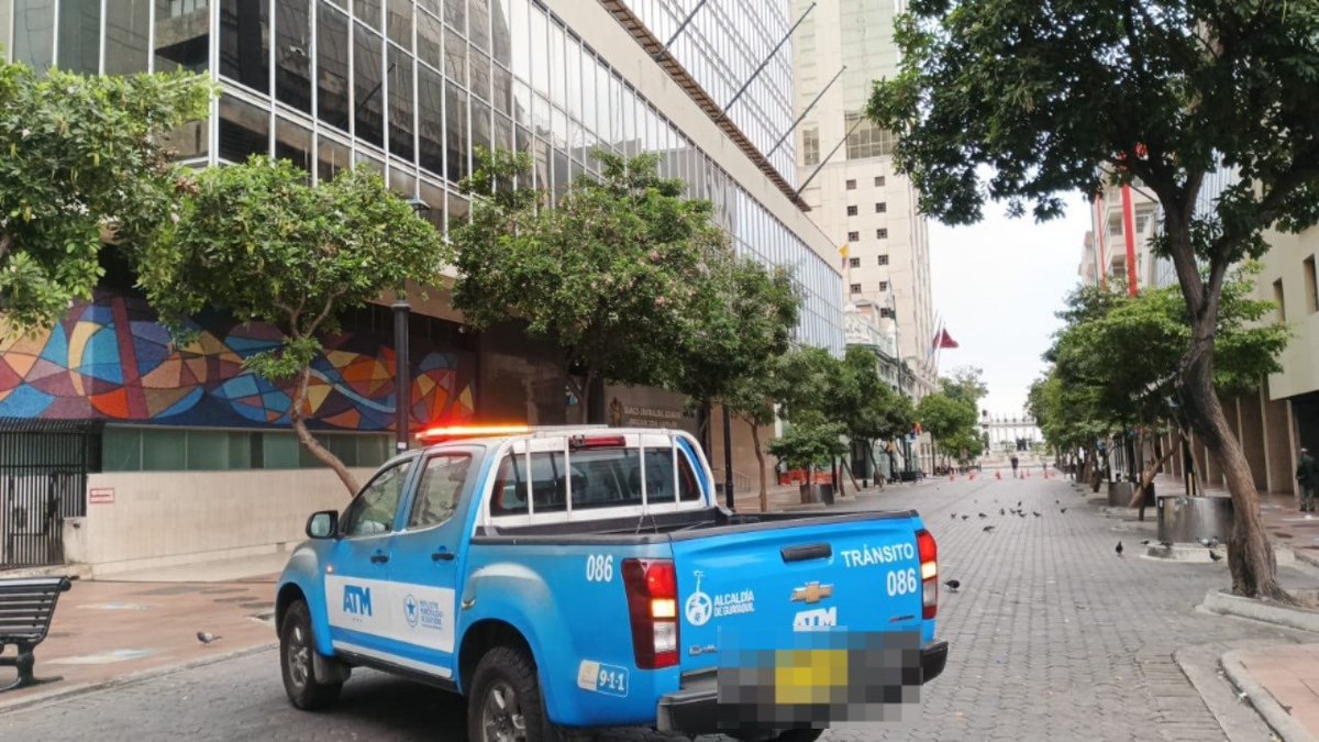 ATM_Transito's tweet photo. 📢 En la ciudad se desarrolla la #RutaCentro, con actividades recreativas y deportivas que permiten la participación de familias y ciclistas en espacios de convivencia.
Por el desarrollo del evento, se aplican cierres y desvíos temporales en la Av. Malecón Simón Bolívar, Av. 9 de Octubre y calle Panamá.
Agentes de la #ATM permanece en el sector ejecutando labores de control para regular la circulación y mantener el orden vial.
#CiudadDeTodos