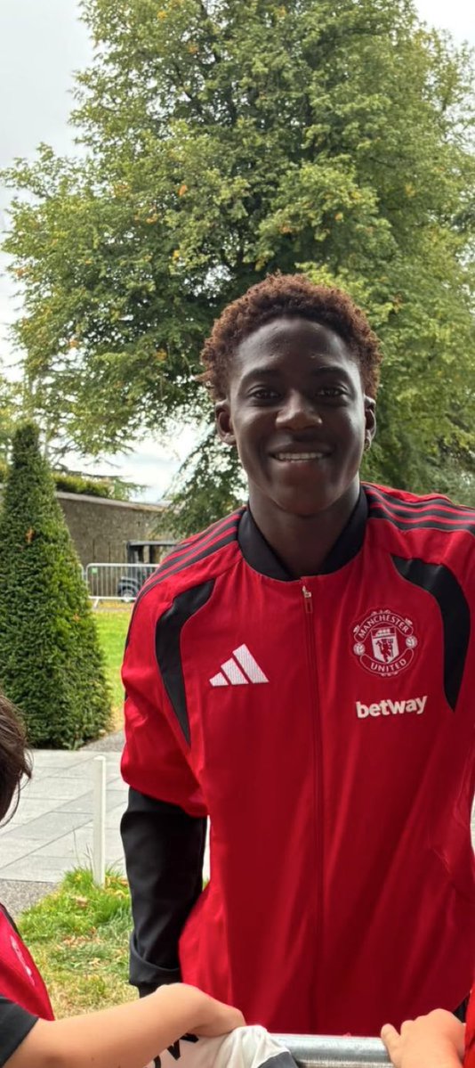 utdreport's tweet photo. Kobbie Mainoo pictured with the #mufc squad in Ireland. 🇮🇪

📷 @ZAYN_Z7 https://t.co/3PS90un7LH