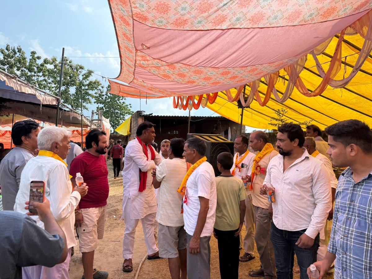 grabsudheer's tweet photo. आज दिनांक 9 अगस्त 2026 को अपनी विधानसभा 60, गढ़मुक्तेश्वर गाँव- बलवापुर और चांदनेर में कांवड़ियों के लिए आयोजित विभिन्न सेवा शिविरों में जाने और श्रद्धालु कांवड़ियों की सेवा करने का सौभाग्य प्राप्त हुआ। 🙏🔱

महादेव की भक्ति में लीन इन शिवभक्तों की सेवा करना मेरे लिए सौभाग्य और पुण्य का अवसर है।

भोलेनाथ से प्रार्थना है कि सभी कांवड़ियों की मनोकामनाएं पूर्ण हों, उनकी यात्रा मंगलमय हो और महादेव की कृपा सदैव सभी पर बनी रहे।

हर हर महादेव! 🚩🔱 

एड. सुधीर चौहान
राष्ट्रीय प्रवक्ता (समाजवादी पार्टी)
विधान सभा-60 गढ़मुक्तेश्वर

@mediacellsp @samajwadiparty @yadavakhilesh @dimpleyadav @palshyamLalsp @proframgopalya1 @MPDharmendraYdv @shivpalsinghyad  @aashishsy @IqraMunawwar_ @Kamalakhtar25 
@ABPNews @news24tvchannel @ndtv @News18India @News18UP @ajjtaknews2 @ndtv 

#samajwadipartyofficial #AkhileshYadav #PDA #bholenath
#कांवड़