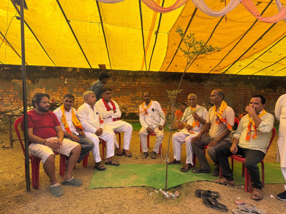 grabsudheer's tweet photo. आज दिनांक 9 अगस्त 2026 को अपनी विधानसभा 60, गढ़मुक्तेश्वर गाँव- बलवापुर और चांदनेर में कांवड़ियों के लिए आयोजित विभिन्न सेवा शिविरों में जाने और श्रद्धालु कांवड़ियों की सेवा करने का सौभाग्य प्राप्त हुआ। 🙏🔱

महादेव की भक्ति में लीन इन शिवभक्तों की सेवा करना मेरे लिए सौभाग्य और पुण्य का अवसर है।

भोलेनाथ से प्रार्थना है कि सभी कांवड़ियों की मनोकामनाएं पूर्ण हों, उनकी यात्रा मंगलमय हो और महादेव की कृपा सदैव सभी पर बनी रहे।

हर हर महादेव! 🚩🔱 

एड. सुधीर चौहान
राष्ट्रीय प्रवक्ता (समाजवादी पार्टी)
विधान सभा-60 गढ़मुक्तेश्वर

@mediacellsp @samajwadiparty @yadavakhilesh @dimpleyadav @palshyamLalsp @proframgopalya1 @MPDharmendraYdv @shivpalsinghyad  @aashishsy @IqraMunawwar_ @Kamalakhtar25 
@ABPNews @news24tvchannel @ndtv @News18India @News18UP @ajjtaknews2 @ndtv 

#samajwadipartyofficial #AkhileshYadav #PDA #bholenath
#कांवड़