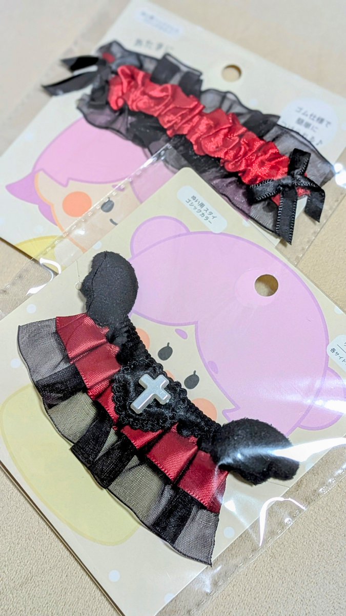 aua_nen's tweet photo. セリアのぬい服、朝陽に似合うのでは！？と衝動的に買ってしまったので、ぬいを自作しなければ⋯と闘志を燃やしているが、うすだいだいと黒と赤のソフトボアが見つからない(;o;)
黄緑やオレンジなどの奇抜な色しかない(;o;)なぜ(;o;) https://t.co/qsG4HiA8Q9